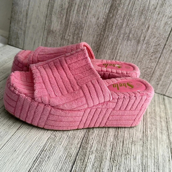 NWOT SHUZIA Curve Toe Padded Single Band Wedge Slide Sandals - Picture 9 of 9